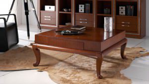 Mesa de café tradicional en madera